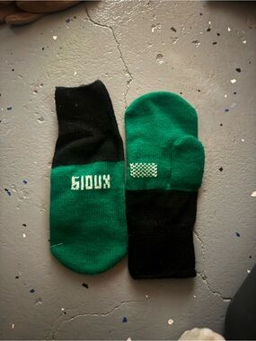 University of North Dakota (UND) Sioux Mittens